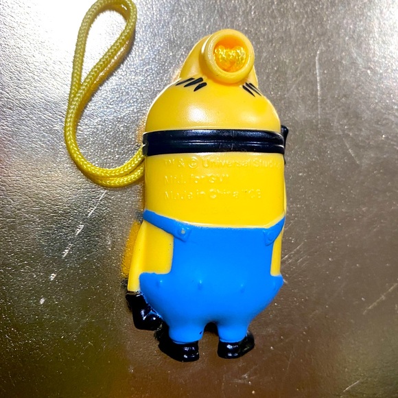 UNIVERSAL STUDIOS DESPICABLE ME 2 MINIONS GENERAL MILLS CEREAL COLLECTIBLE 2.75” - Picture 3 of 4